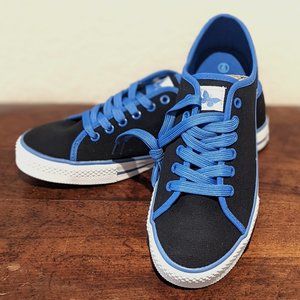 NWT Black and Blue canvas sneakers - Size 9
